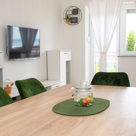 Apartament Tomic Novi Vinodolski Zewnętrze zdjęcie